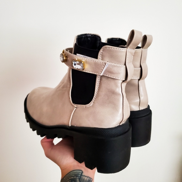 Nicole Miller Chelsea Ankle Boot - Picture 5 of 7